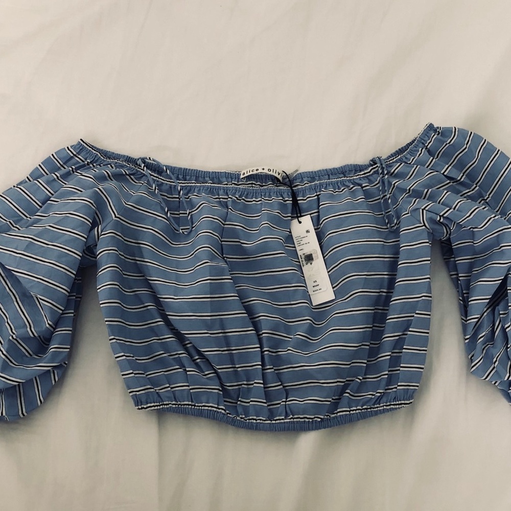 Alice + Olivia off shoulder shirt XS NWT
